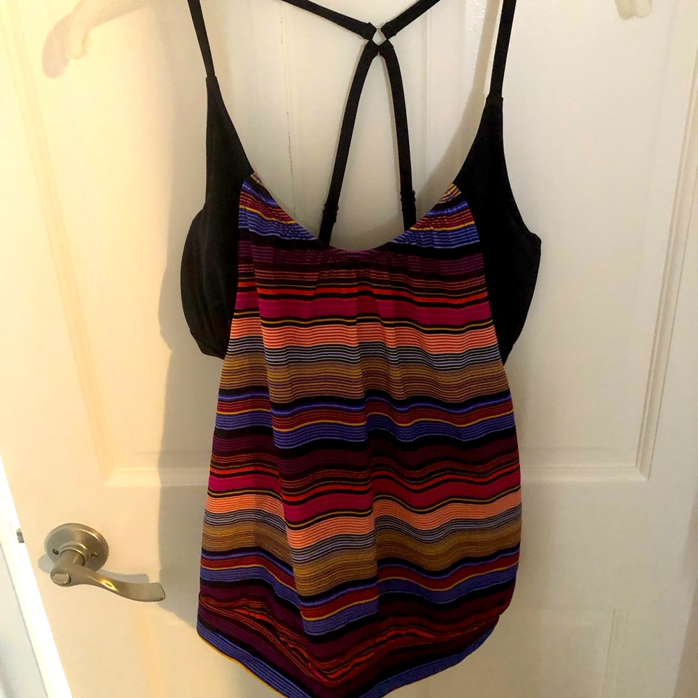 Athleta tank with Built in bra size 34D/DD, pit to pit is 16’ length is 16